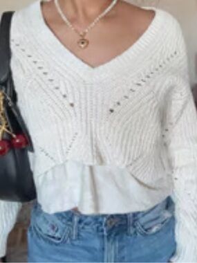 Anthropologie-V-Neck Cropped Knit Sweater in Cream